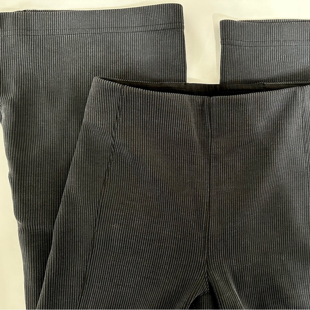 black ribbed Lululemon flared leggings 💌